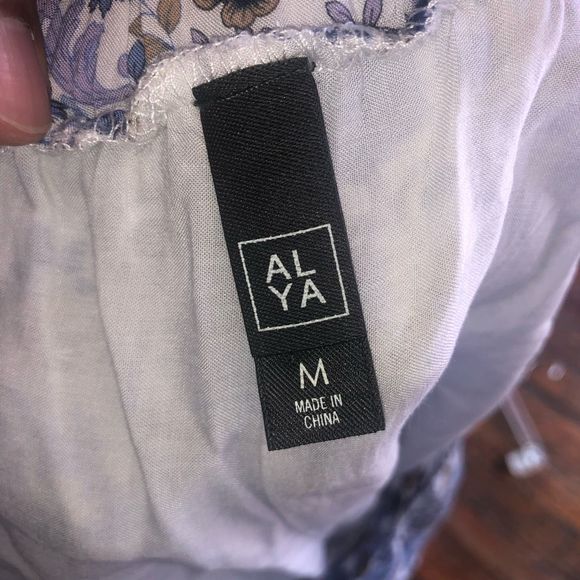 Alya White and Blue Floral Ruffle Shorts Size Medium - Picture 3 of 7